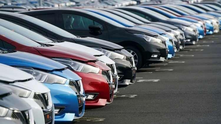 <p>Yeni yılla durgun başlayan ikinci el pazarında eski model araçlarda 15-20 bin TL'ye dayanan fiyat indirimleri görülüyor. </p>