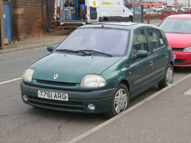 <p>Renault Clio 1.6 RTX (benzin) – 1999 – 220.000 TL</p>
<p>Hyundai Accent 1.5 CRDİ Admire (dize) – 2005 – 205.000 TL</p>
<p>Peugeot 206 1.4 X-Line (benzin, LPG) – 2004 – 227.500 TL</p>