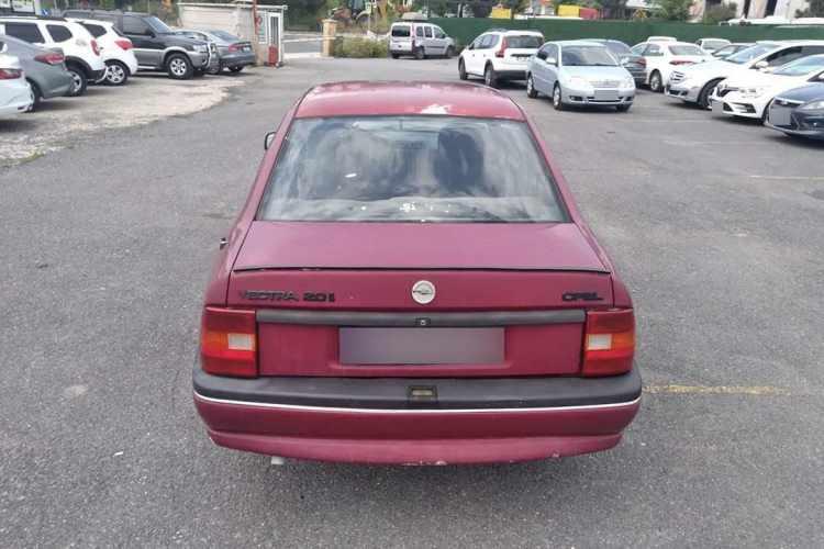 <p>Opel Vectra 2.0 GL (benzin, LPG) – 1994 – 179.500 TL</p>

<p> </p>

