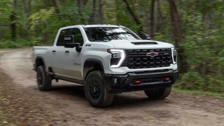 <p><strong><span style="color:#B22222">2) CHEVROLET SILVERADO </span> | 543 BİN 319</strong></p>
