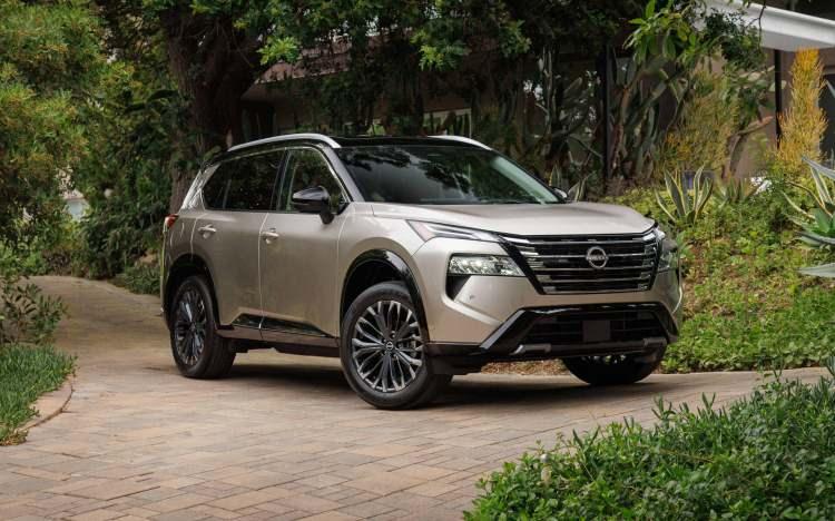 <p><strong><span style="color:#B22222">9)  NISSAN ROGUE  </span>|  271 BİN 458</strong></p>
