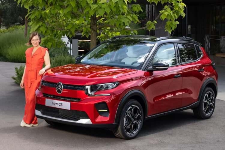 <p>Citroen C3-</p>
<p> </p>
<p>Citroën C3 tasarımı ile dikkat çekerken, Advanced Comfort koltuklarla daha fazla konfor sunuyor. Gelişmiş ve zengin sürüş destek sistemiyle güvenli bir yolculuk deneyimi yaşatıyor.</p>
<p> </p>
<p>Fiyatı 1.018.00 TL'den başlıyor.</p>
<p> </p>