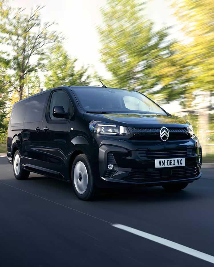 <p>Citroen Jumpy Spacetourer, Jumper, Jumpy modelleri de 250 bin lira için 12 ay vade ve yüzde 0 faizli kredi veya 700 bin lira için 12 ay vadeli ve yüzde 2,99 faizli kredi seçeneği ile satın alınabiliyor.</p>