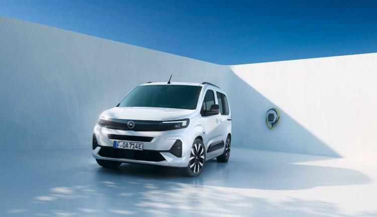 <p><strong>Opel’in</strong> çok yönlü yenilenen hafif ticari araç modelleri yeni <strong>Combo</strong> ve yüzde 100 elektrikli <strong>Combo</strong> Elektrik, 250 bin TL’ye 12 ay vade ve yüzde 0 faizli kredi veya 700 bin TL’ye 12 ay vadeli ve yüzde 2,99 faizli kredi seçenekleri ile tercih edilebiliyor.</p>
<p></p>