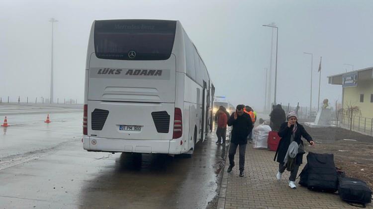 <p>Çevredekilerin ihbarıyla kaza yerine sağlık, itfaiye ve jandarma ekipleri sevk edildi. </p>
