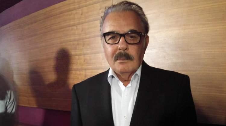 <p>Yani bu arazinin fiyatı en az 400 milyon TL. İstanbul ve Adana'daki daireler, Türkiye sınırları içerisinde arsa ve araziler, yaptığı eserlerden elde ettiği hak edişler ve halihazırda ömür boyu sürecek telifler derken Ferdi Tayfur yaklaşık 3 milyar TL gibi bir serveti geride kalanlara bırakmış. Yani bu hesaba göre her çocuk bu servetten 600 milyon lira pay alacak.</p>