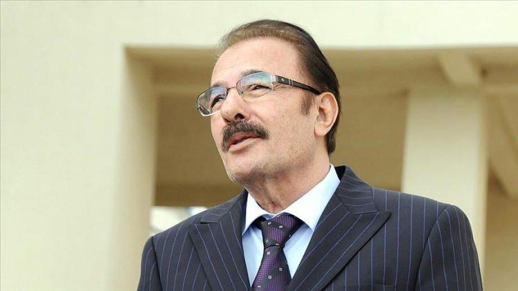 <p>Bunların yanı sıra hem Türkiye hem de dünya genelinde yer alan birçok dijital platfomlardan da Ferdi Tayfur yılda 23 milyon TL gibi bir telif hakkı elde ediyor. Yani yıllık 35 milyon lira... Aylık 3 milyon lira gibi bir telif gelirinin dağılımı da şimdi hem aileyi hem çocukları yeni bir mücadeleye sürükleyeceğe benziyor.</p>