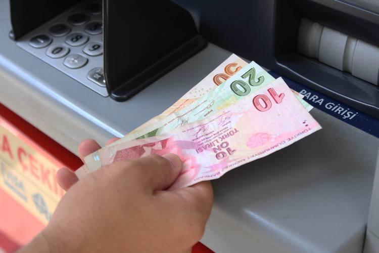 <p>ZİRAAT BANKASI</p>
<p>SGK (Emekli Sandığı, SSK, Bağ-Kur) emekli maaş ödemelerini Ziraat Bankası aracılığı ile alan müşterilere 12.000 TL’ye varan promosyon ödemesi imkanı sunulmaktadır. Emekli aylıklarını Banka aracılığı ile alan müşteriler promosyon ödemesinden faydalanabilmesi için maaş ödemelerini 3 yıl boyunca Ziraat Bankası aracılığı ile alacaklarına dair başvuruda bulunmaları yeterlidir.</p>
<p> </p>