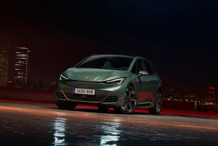 <p><span style="color:#B22222"><strong>CUPRA</strong></span></p>
<p>Cupra’nın fiyatı en uygun modeli ise Born. Yüzde 100 elektrikli modelin satış fiyatı 1 milyon 895 bin lira.</p>