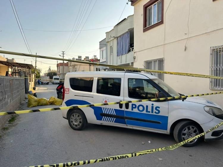 <p>Eve sevk edilen AFAD, çevreye güvenlik şeridi çekerek önlem aldıktan sonra çalışma yaptı. Alınan numuneler Ankara'ya gönderildi.</p>