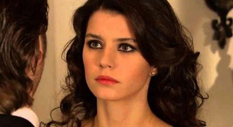 <p><span style="color:#B22222"><strong>BEREN SAAT</strong></span></p>
