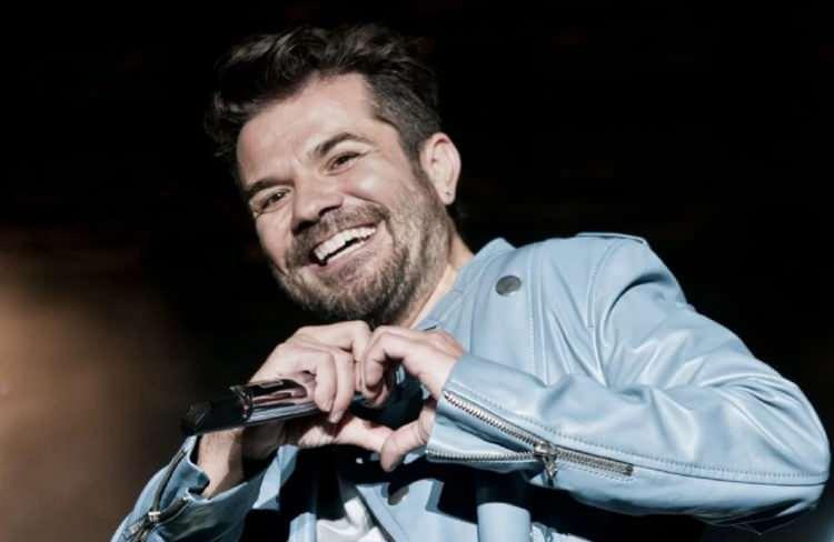 <p><span style="color:#B22222"><strong>KENAN DOĞULU</strong></span></p>