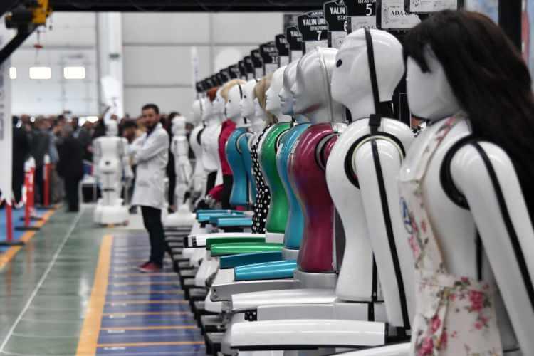 <p>2030 yılına kadar en hızlı büyümesi öngörülen bu iş modelleri arasında, yenilenebilir enerji mühendisleri, otonom ve elektrikli araç uzmanları gibi meslekler de yer alıyor.</p>