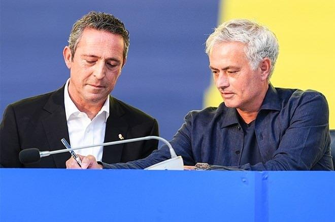 <p><strong>Sözcü Gazetesi'nin haberine göre</strong> Mourinho, ayrılık kararı aldığı isimleri Fenerbahçe yönetimine bildirdi.</p>
