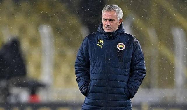 <p>Mourinho'nun vedalaşılmasını istediği isimler içinde Fenerbahçe taraftarının çok sevdiği Osayi Samuel de yer aldı.</p>
