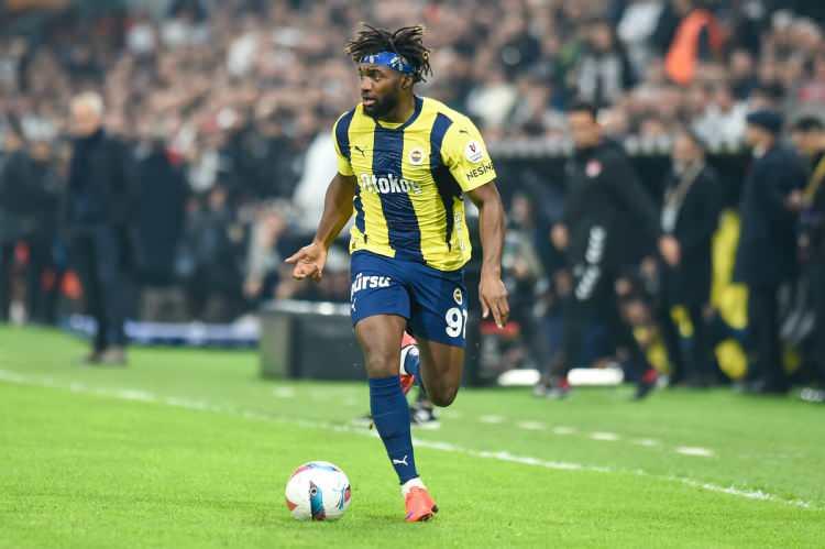 <p> </p>
<p><strong>* ALLAN SAİNT MAXİMİN</strong><br />
(*** Kiralık sözleşmesi feshedilse dahi sezon sonuna kadar maaşını Fenerbahçe'nin ödeyecek olmasından dolayı Maximin ile yolların ayrılması zor. Bu sebepten takımda kalacak gibi.)</p>
<p> </p>