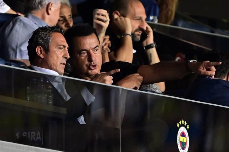 <p>Diğer yandan haberde Sarı-lacivertli yetkililerin de Portekizlinin raporu dahilinde söz konusu futbolculardan kendilerine takım bulmalarını istediği belirtildi.</p>