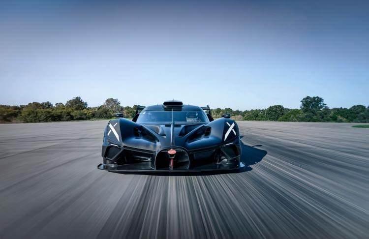 <p><strong><span style="color:#B22222">2) BUGATTI BOLIDE</span> | 500 KM/S</strong></p>