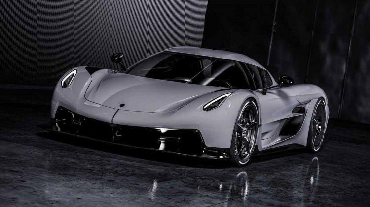 <p><strong><span style="color:#B22222">1) KOENIGSEGG JESKO ABSOLUT </span> | 531 KM/S</strong></p>