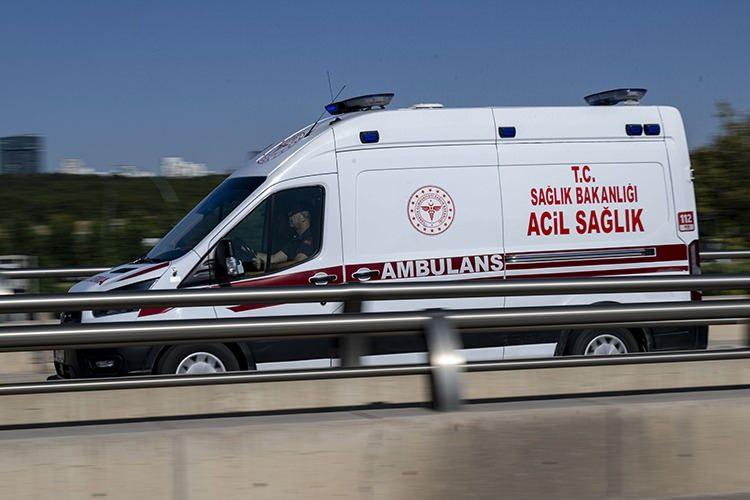 <p>Ambulans hizmetlerinde yeni dönem başlıyor. Artık teknoloji ve yapay zeka daha ön planda olacak. Ambulanslara araç takip cihazı, kamera ve ayrıca mobil cihaz paketleri eklendi.</p>
