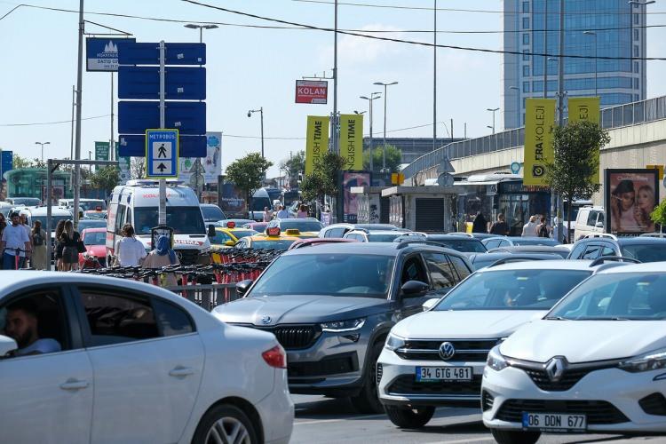<p>Milyonlarca vatandaş araç alırken nelere dikkat etmesi gerektiğini araştırıyor. </p>