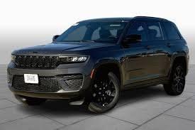 <p><span style="color:#B22222"><strong>JEEP GRAND CHEROKEE</strong></span></p>
<p><br />
Yüksek maliyetli onarımlarla boğuşuyorlar. RepairPal'dan 5 üzerinden 3,5 güvenilirlik derecesi aldı ve incelenen 26 orta boy SUV arasında 15. sırada yer aldı.</p>