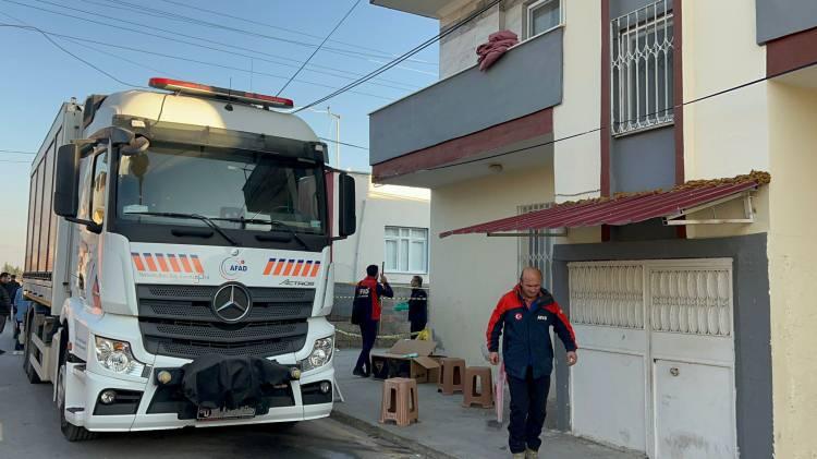 <p>Polisin hastanede ifadesine başvurduğu, sağlık durumu iyi olan Haza Duho, olaydan bir süre önce evlerinin çeşitli bölgelerine fare zehri döktüklerini söyledi. Baba Memun El Yusuf da evde fareler olduğu için bir süre önce zehir dökmek zorunda kaldıklarını anlattı. </p>
