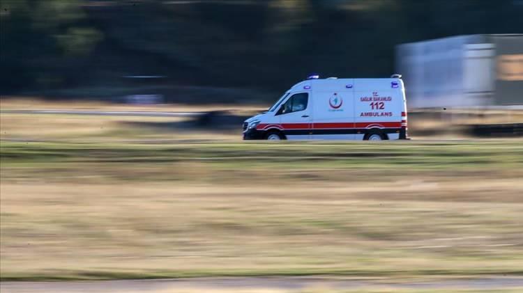 <p>Ambulans servisleri tarafından, sağlığı koruyucu, acil sağlık hizmetlerini tanıtıcı ve geliştirici nitelikteki bilgilendirme ve tanıtımlar yapılabilecek. Tanıtım ve bilgilendirme faaliyetleri kapsamında, yanıltıcı, abartılı, doğruluğu bilimsel olarak kanıtlanmamış bilgilere ve açıklamalara yer verilemeyecek.</p>

<p>Kamu kurum ve kuruluşları dışındaki ambulans işletenler, yanıltıcı tanıtımların ve haksız rekabetin önlenmesi amacıyla, kamu kurum ve kuruluşlarınca kullanılan ve bunları çağrıştıracak isimleri kullanamayacak ve tabelalarında belirtemeyecek. Ambulans servislerinin isimleri içerisinde "ambulans" kelimesi ve yabancı kelimeler bulunamayacak.</p>

<p> </p>
