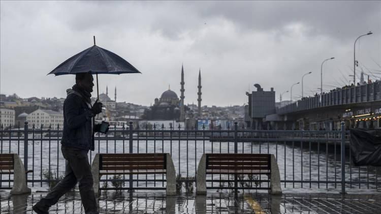 <p>Hafta sonu boyunca megakentte sağanak yağış beklenirken, Trakya'da ise karla karışık yağmur etkili olacak.</p>
