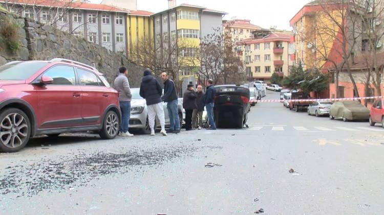 <p>Edinilen bilgiye göre, henüz belirlenemeyen bir nedenle otomobilinin direksiyon hakimiyetini kaybeden Yiğit Akdağ (22) önce park halindeki araçlara çarptı.</p>
