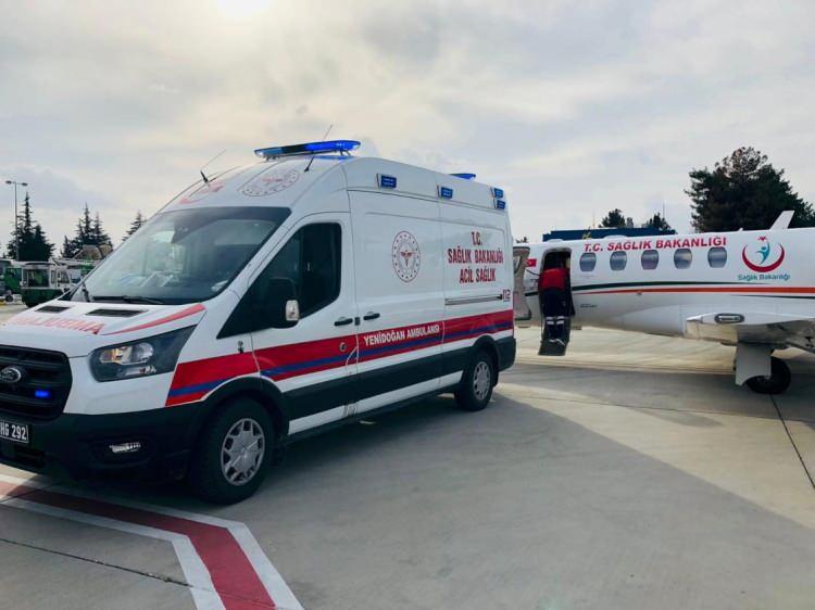 <p>Kamu kurum ve kuruluşları ile özel sağlık kuruluşları dışındaki gerçek ve tüzel kişiler ambulans işletemeyecek. Ambulans işletmeye yetkili olanlar dışındakilerce ambulans satın alınamayacak ancak kamu kurum ve kuruluşlarına hibe etmek amacıyla yapılacak satın alımlarda bu hüküm uygulanmayacak.</p>
