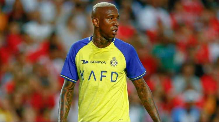 <p>Brezilyalı yıldız Anderson Talisca ile alakalı sürpriz gelişmeler yaşanıyor.<br />
<br />
Al-Ittihad'ın, sakatlanan Moussa Diaby'nin yerine Anderson Talisca'yı transfer etmek istediği iddia edildi.<br />
<br />
Yaşananlar doğrultusunda Suudi Arabistan Kulübü'nün Brezilyalı yıldız için girişimlerini hızlandıracağı kaydedildi.<br />
<br />
(SSC Sports SA)</p>
