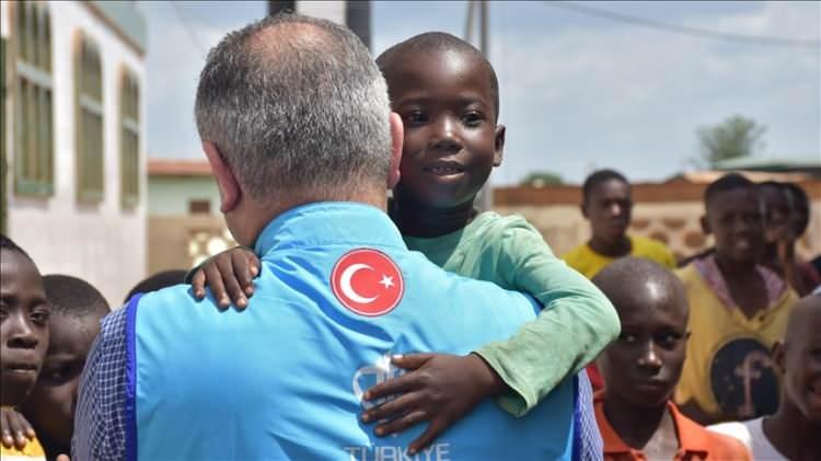 <p>Yunanistan ve AB'nin “kısır döngüsüne” olduğu vurgulanan yazı grafiklerle Türkiye'nin büyüdüğünü gösterdi.</p>
