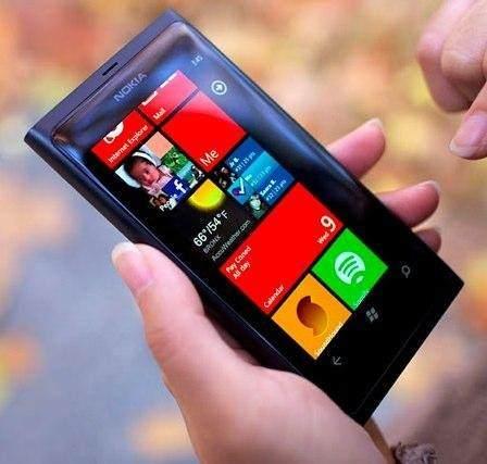 <p><strong><span style="color:#B22222">NOKIA LUMIA 800  </span>|  2011</strong></p>

<p> </p>
