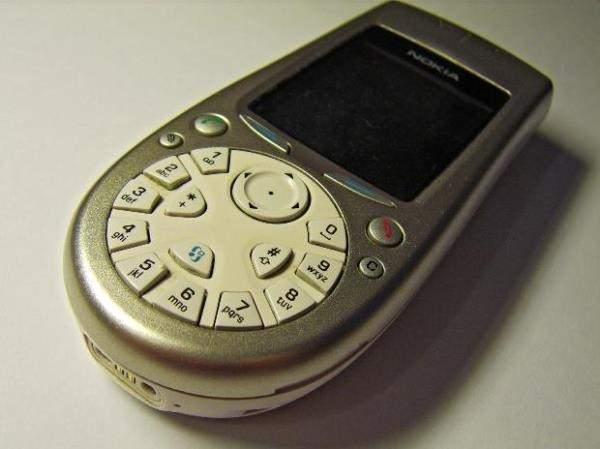 <p><strong><span style="color:#B22222">NOKIA 3650 </span> |  2003</strong></p>
