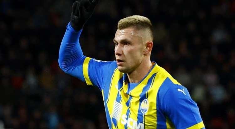 <p>Trabzonspor'un sağ kanat listesinin ilk sırasında Oleksandr Zubkov bulunuyor.<br />
<br />
Karadeniz devi, 28 yaşındaki futbolcu icin Shakhtar Donetsk'e once 3 milyon euro önermişti.<br />
<br />
Kabul edilmeyince 4 milyon euro teklif etmişti. Goruşmeler bu şekilde surerken, MLS ekibi San Diego de Zubkov ile ciddi şekilde ilgilenmeye başladı.<br />
<br />
(Fotomaç)</p>
