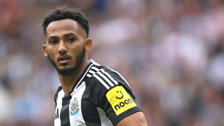 <p>Fenerbahçe, Newcastle United forması giyen 26 yaşındaki stoper Lloyd Kelly'ye teklifini yaptı.<br />
<br />
Newcastle United'dan gelecek yanıta göre pazarlıklar başlayacak.<br />
<br />
(Fotomaç)</p>
