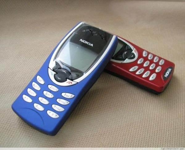 <p><strong><span style="color:#B22222">Nokia 8210 </span> |  1999</strong></p>
