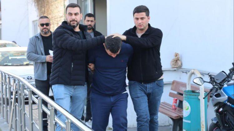 <p>Türkiye Mersin'deki aile katliamını konuşuyor. </p>
