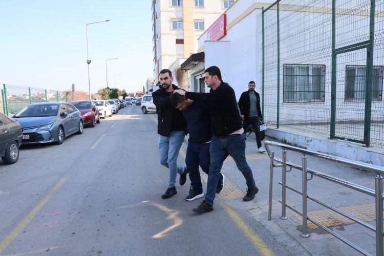 <p>Mersin'in Tarsus ilçesinde devriye ekiplerinde görevli polis memuru Mehmet Tehçi'nin (43) oğlu Ökkeş Berk Tehçi (15) bir yıl önce intihar etti.</p>
