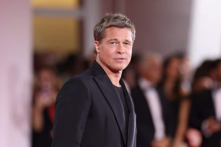 <p><span style="color:#FF0000"><strong>GERÇEK BRAD PİTT'TEN YANIT GELDİ</strong></span></p>
<p><span style="color:#000000"><strong>Brad Pitt, dolandırıcılara 830.000 euro kaptıran kadının yaşadıklarını görünce bir açıklama yayınladı.</strong></span></p>