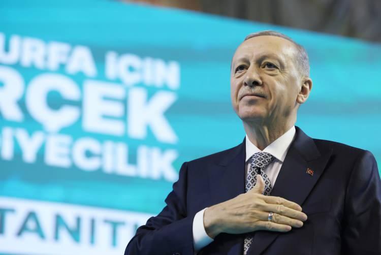 <p><span style="color:#B22222"><strong>Diplomasi trafiğinde 'oyun kurucu' T&uuml;rkiye</strong></span></p>

<p>Gelişen ve değişen T&uuml;rkiye son yıllarda yaşanan gelişmeler sonucunda b&ouml;lgesel oyuncu olmaktan &ccedil;ıkarak k&uuml;resel oyun kurucu haline geldi. T&uuml;rkiye b&uuml;y&uuml;k gelişme ve savaşların yaşandığı coğrafyada diplomasi trafiğini eksik etmedi. Cumhurbaşkanı Erdoğan, ge&ccedil;miş yıllarda olduğu gibi 2024 yılında da yoğun uluslararası temaslar ger&ccedil;ekleştirdi.</p>

<p><br />
Cumhurbaşkanı Erdoğan b&ouml;lgesel ve k&uuml;resel sorunlara &ccedil;&ouml;z&uuml;m bulmak amacıyla 2024 yılında toplam 17 &uuml;lkeye ziyarette bulundu. T&uuml;rkiye'de ise 18 &uuml;lkenin devlet ve h&uuml;k&uuml;met başkanlarını ağırladı.</p>
