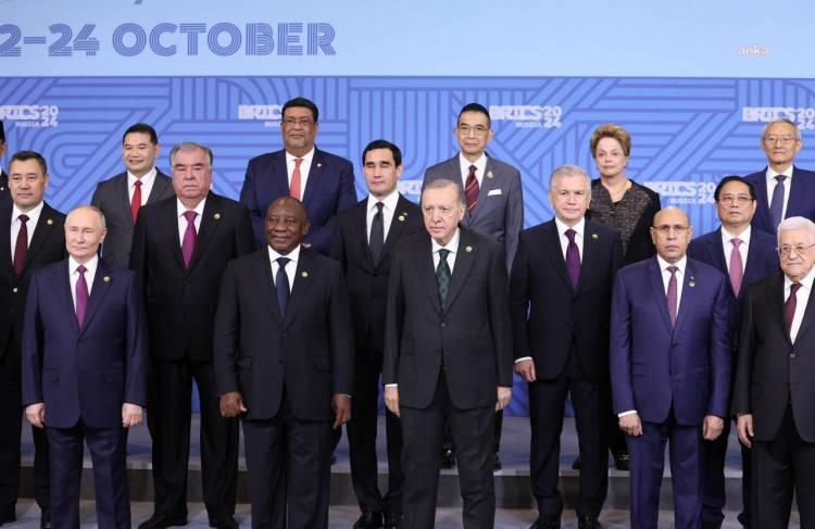 <p>Rusya'ya bağlı Tataristan Cumhuriyeti'nin başkenti Kazan'da d&uuml;zenlenen BRICS Zirvesi'ne katılmak &uuml;zere 23 Ekim'de Tataristan'a giden Cumhurbaşkanı Erdoğan, 4 Kasım'da T&uuml;rk Devletleri Teşkilatı (TDT) Devlet Başkanları Konseyi 11. Zirvesi'ne katılmak &uuml;zere Kırgızistan'a gitti.</p>

<p>&nbsp;</p>
