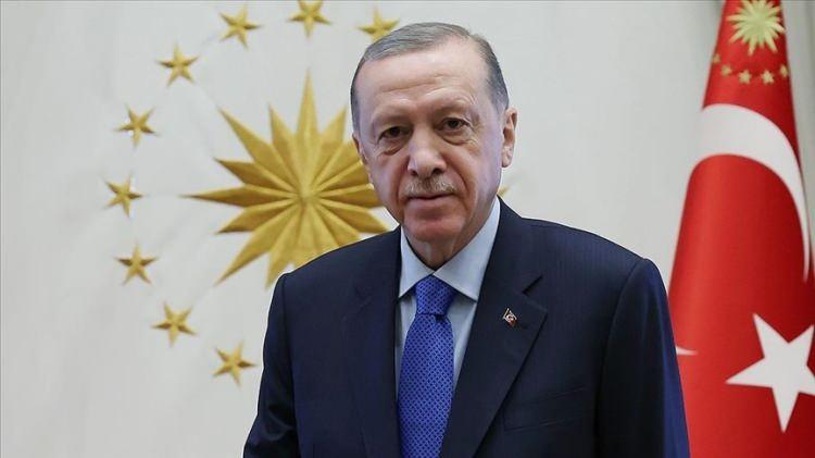 <p>İtalya Başbakanı Giorgia Meloni ile telefonda g&ouml;r&uuml;şen Cumhurbaşkanı Erdoğan, telefon diplomasisini Avrupa Komisyonu Başkanı Ursula von der Leyen ile s&uuml;rd&uuml;rd&uuml;. Leyen ile Cumhurbaşkanlığı K&uuml;lliyesi'nde de g&ouml;r&uuml;şen Cumhurbaşkanı Erdoğan, Almanya Başbakanı Olaf Scholz, Fransa Cumhurbaşkanı Emmanuel Macron ile telefon g&ouml;r&uuml;şmeleri yaptı.</p>

<p>Cumhurbaşkanı Erdoğan ayrıca T&uuml;rkiye'ye gelen ABD Dışişleri Bakanı Antony Blinken'ı 12 Aralık'ta Esenboğa Havalimanı'nda kabul etti.</p>
