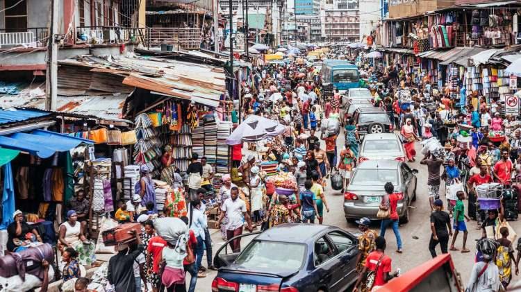 <p><span style="color:#B22222"><strong>16- LAGOS</strong></span></p>
<p>Ülke: Nijerya</p>
<p>Nüfus: 15.4 milyon</p>
<p>Kıta: Afrika</p>