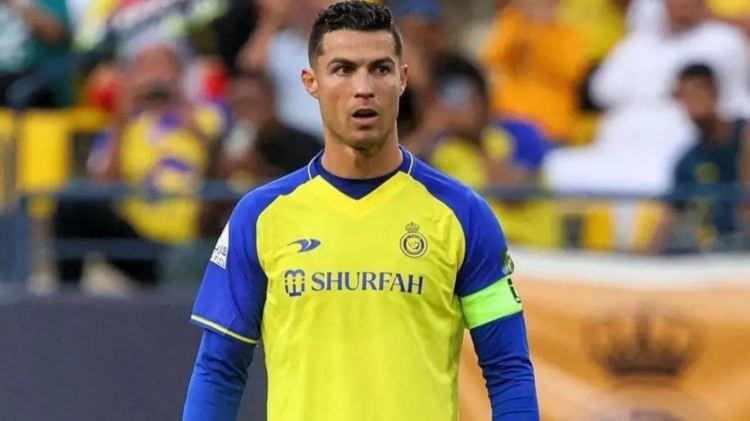 <p>Ronaldo, 40 yaşına girecek olmasına rağmen Suudi Arabistan’daki kariyerine devam etmek için anlaşmayı tamamladı.</p>