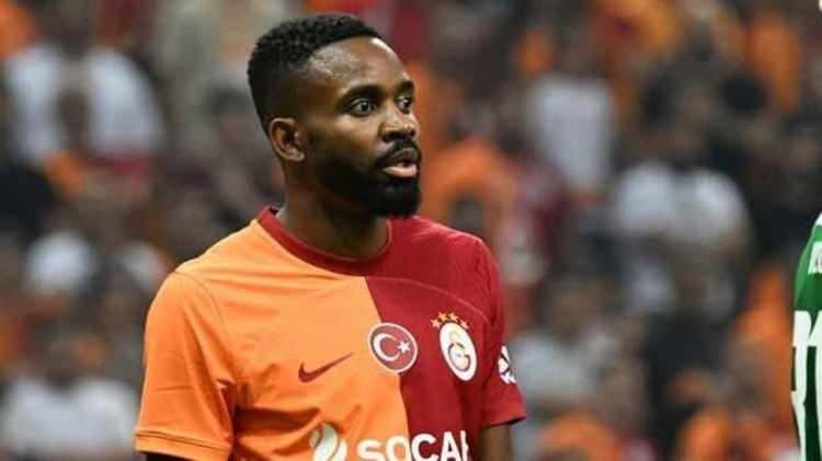 <p>Galatarasaray, Icardi'nin yokluğunda forvet rotasyonunda Bakambu'yu değerlendirebilir. Fenerbahçe'nin de forvet hattında rotasyon için Kongolu futbolcuya yer açmayı düşündüğü iddia edildi.<br />
<br />
(Todofichajes)</p>
