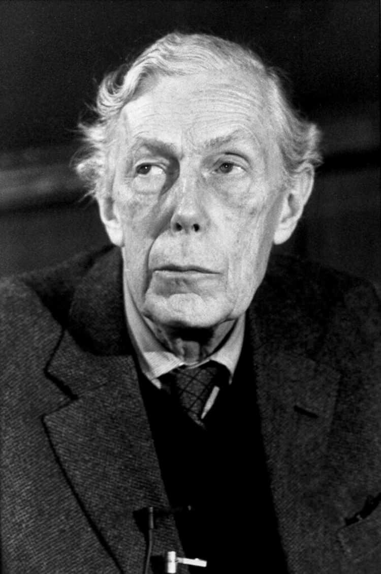 <p>Blunt, 1964 yılında çift taraflı ajan olduğunu itiraf etti ve 1979 yılında dönemin Başbakanı Margaret Thatcher tarafından ifşa edildi.</p>
