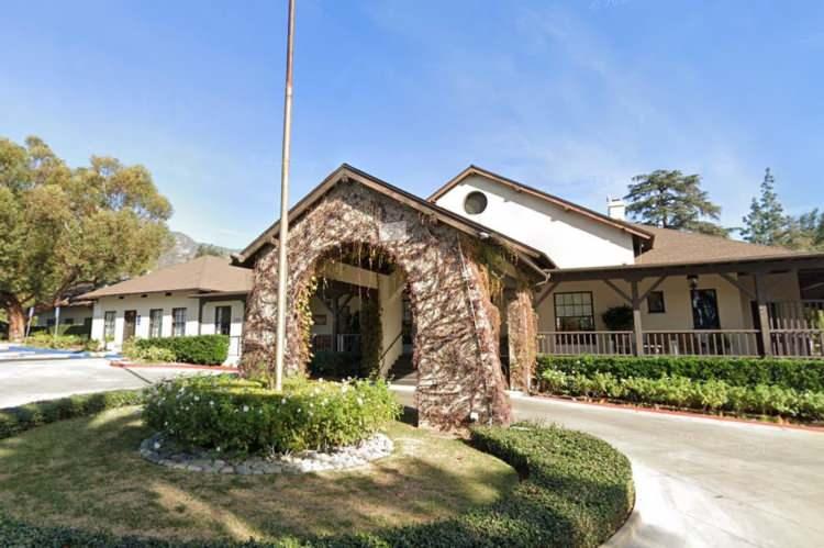 <p><span style="color:#B22222"><strong>ALTADENA TOWN & COUNTRY CLUB CALIFORNIA'NIN GİRİŞİ</strong></span></p>
