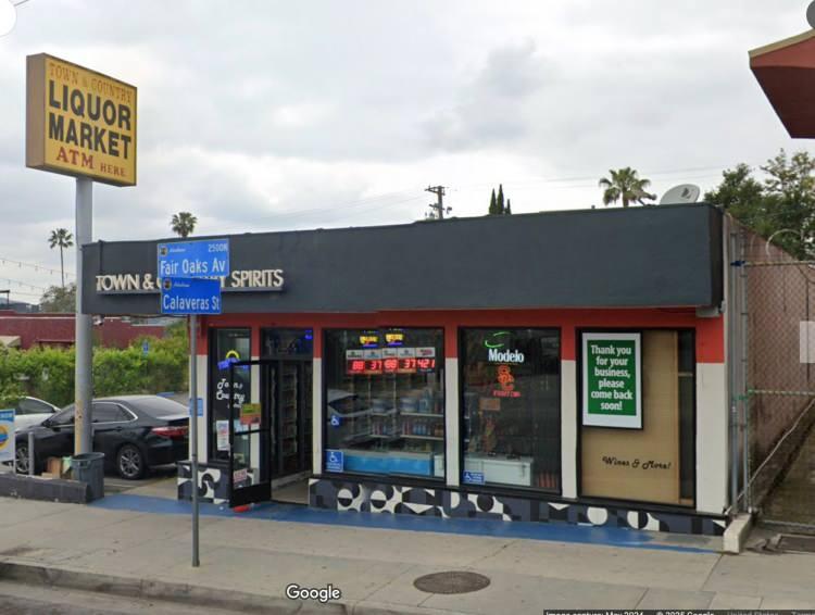 <p><span style="color:#B22222"><strong>LOS ANGELES'TA BİR DÜKKAN</strong></span></p>
